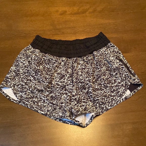 Lululemon🍋Tracker Short IV Mini Ripple Desert Olive Fatigue Green - Picture 3 of 6